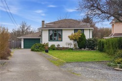 2829 Pickford Rd Colwood, BC V9B 2K3