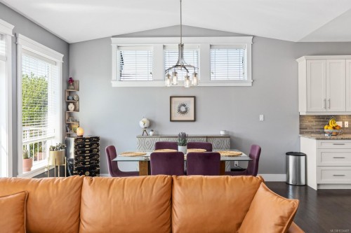 880 Pratt Rd, Mill Bay, BC 