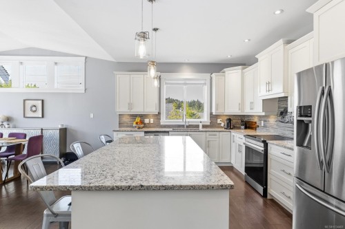 880 Pratt Rd, Mill Bay, BC 