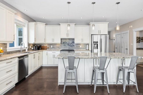 880 Pratt Rd, Mill Bay, BC 