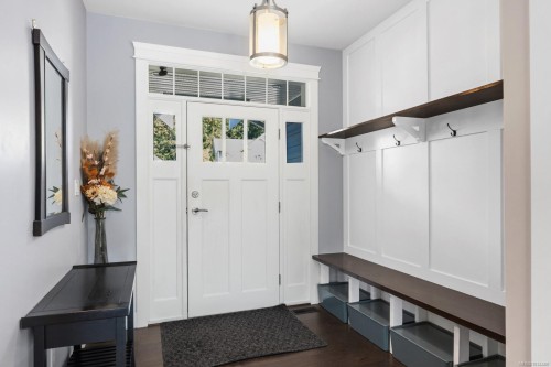 880 Pratt Rd, Mill Bay, BC 