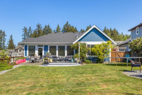 880 Pratt Rd, Mill Bay, BC 