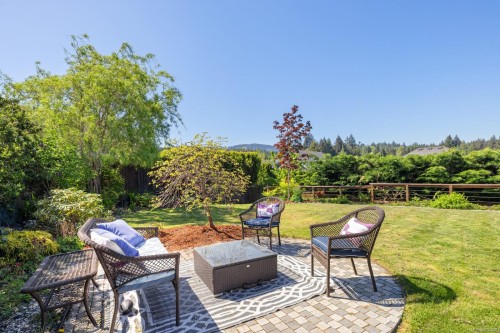 880 Pratt Rd, Mill Bay, BC 