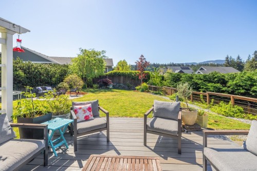 880 Pratt Rd, Mill Bay, BC 