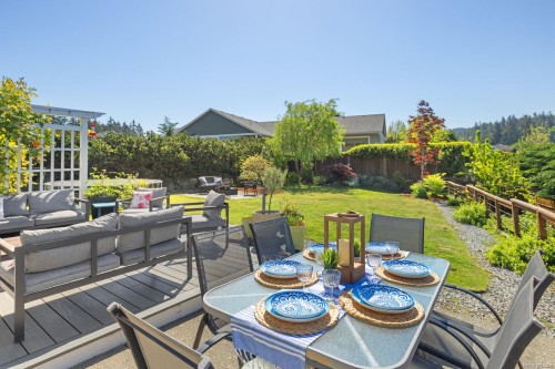 880 Pratt Rd, Mill Bay, BC 