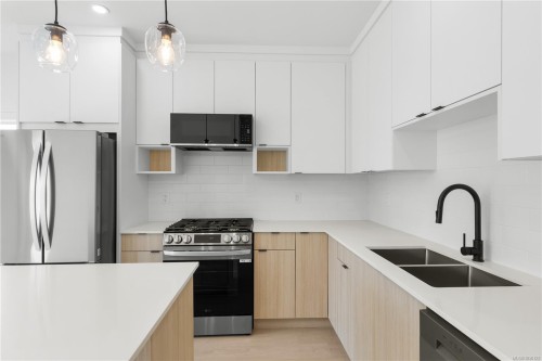 #617-2629 Millstream Rd, Langford, BC - Indoor Photo Showing Kitchen With Double Sink