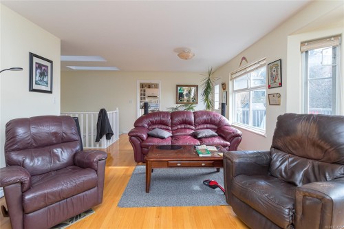 485 Sturdee St, Esquimalt, BC - Indoor Photo Showing Living Room