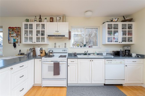 485 Sturdee St, Esquimalt, BC - Indoor Photo Showing Kitchen