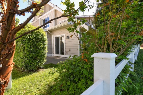 1-700 Lancaster Way, Comox, BC 