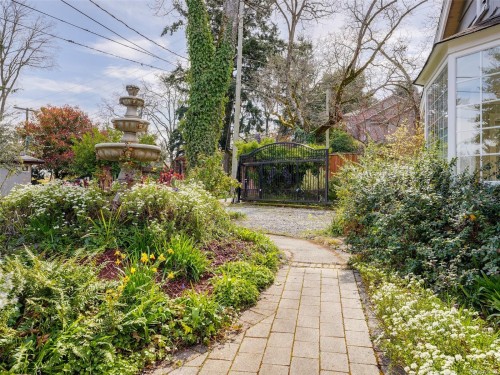 4081 Cedar Hill Rd, Saanich, BC 