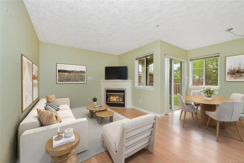 105-740 Trunk Rd, Duncan, BC - Indoor With Fireplace