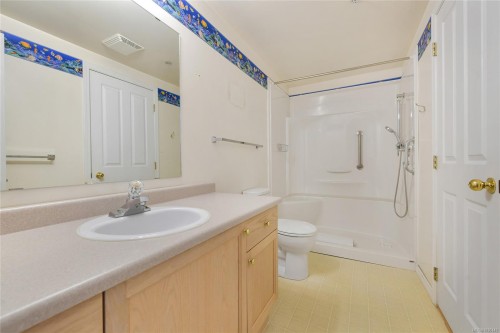 105-740 Trunk Rd, Duncan, BC - Indoor Photo Showing Bathroom
