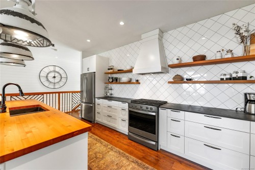 347 Collins Rd, Salt Spring, BC 