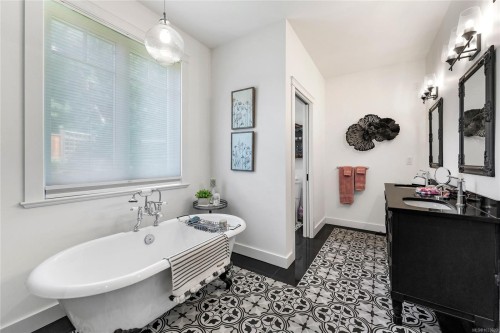 347 Collins Rd, Salt Spring, BC 