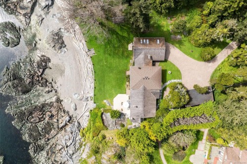 3035 Mcanally Rd, Saanich, BC 