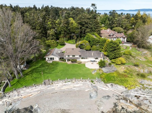 3035 Mcanally Rd, Saanich, BC 