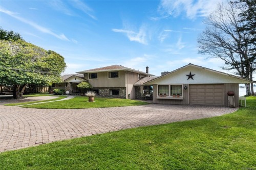 3035 Mcanally Rd, Saanich, BC 