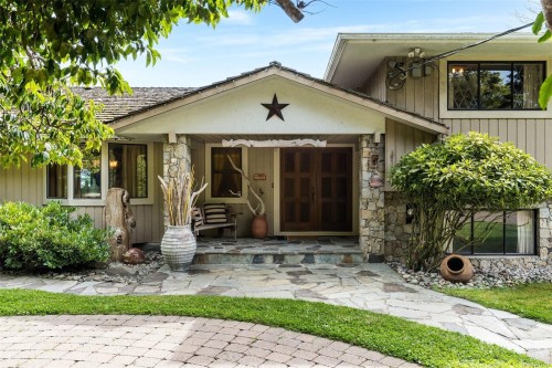 3035 Mcanally Rd, Saanich, BC 