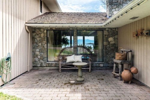 3035 Mcanally Rd, Saanich, BC 