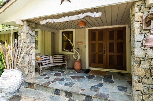 3035 Mcanally Rd, Saanich, BC 