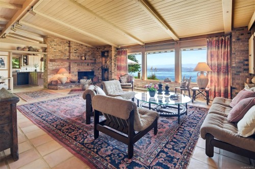 3035 Mcanally Rd, Saanich, BC 