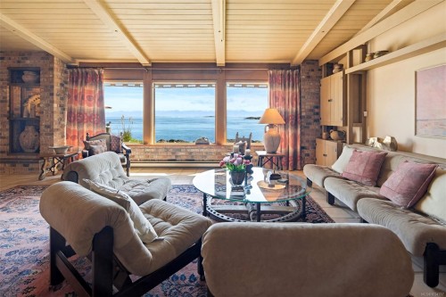 3035 Mcanally Rd, Saanich, BC 