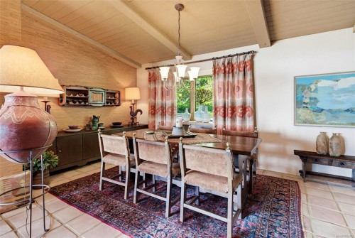 3035 Mcanally Rd, Saanich, BC 