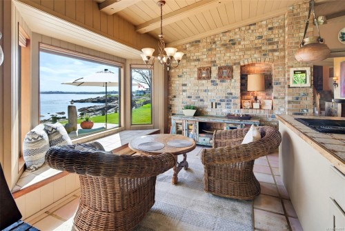 3035 Mcanally Rd, Saanich, BC 