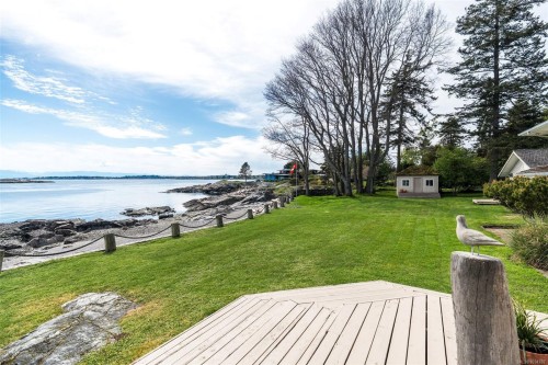 3035 Mcanally Rd, Saanich, BC 