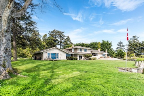 3035 Mcanally Rd, Saanich, BC 