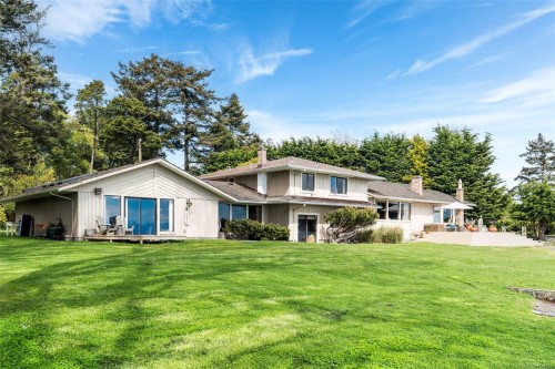 3035 Mcanally Rd, Saanich, BC 