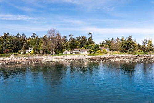 3035 Mcanally Rd, Saanich, BC 