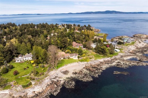 3035 Mcanally Rd, Saanich, BC 