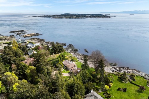 3035 Mcanally Rd, Saanich, BC 