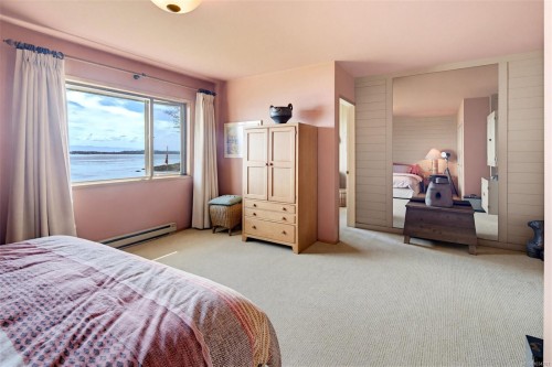 3035 Mcanally Rd, Saanich, BC 