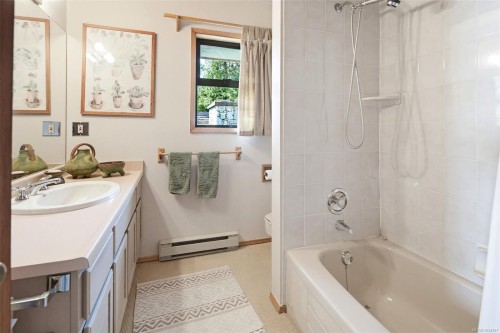 3035 Mcanally Rd, Saanich, BC 