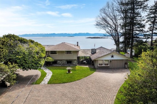 3035 Mcanally Rd, Saanich, BC 