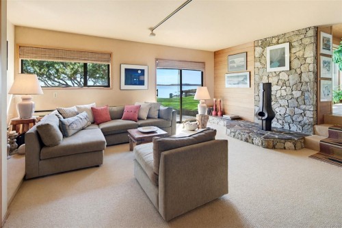 3035 Mcanally Rd, Saanich, BC 