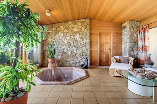 3035 Mcanally Rd, Saanich, BC 