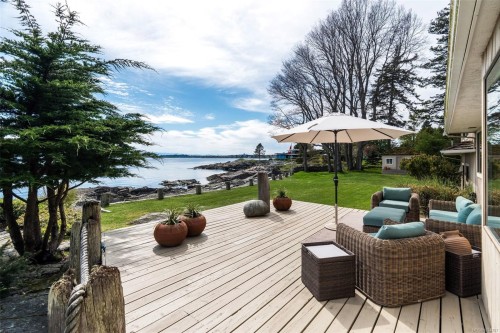 3035 Mcanally Rd, Saanich, BC 