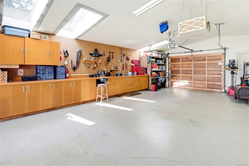 3035 Mcanally Rd, Saanich, BC 