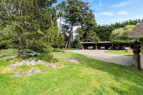 3035 Mcanally Rd, Saanich, BC 