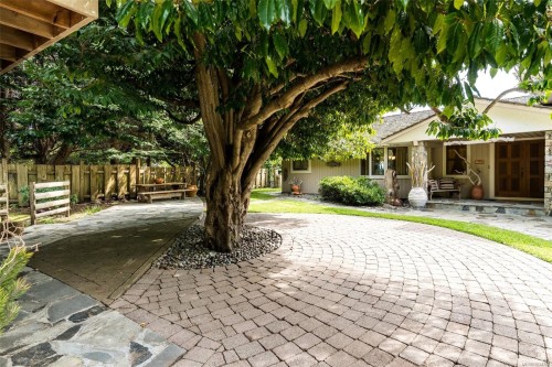 3035 Mcanally Rd, Saanich, BC 