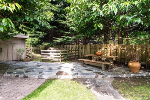 3035 Mcanally Rd, Saanich, BC 