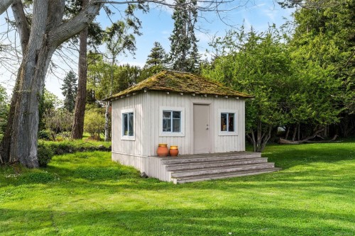 3035 Mcanally Rd, Saanich, BC 