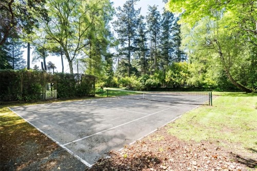 3035 Mcanally Rd, Saanich, BC 