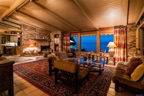 3035 Mcanally Rd, Saanich, BC 