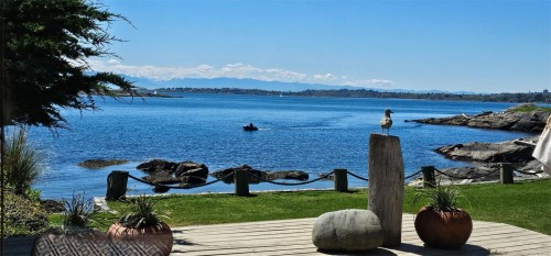 3035 Mcanally Rd, Saanich, BC 