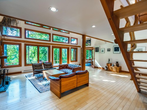 1055 Spider Lake Rd, Qualicum Beach, BC 