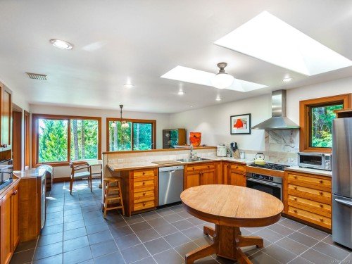 1055 Spider Lake Rd, Qualicum Beach, BC 
